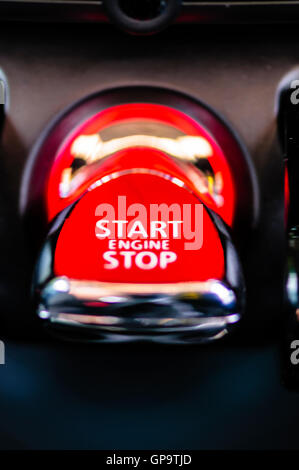 Il pulsante ENGINE START/STOP in un 2016 Mini Foto Stock