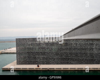 Il tracery del MuCEM edificio Foto Stock