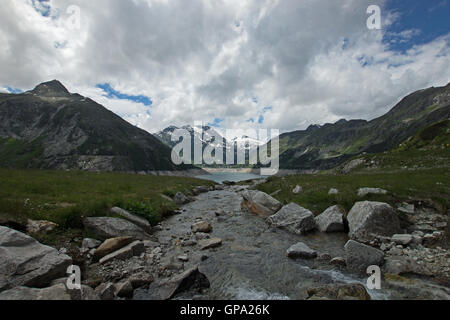 La diga Kölnbrein è un arco di diga in Hohe Tauern range entro la Carinzia, Austria. Foto Stock