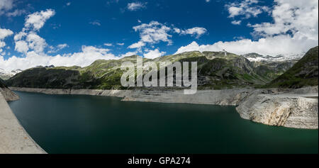 La diga Kölnbrein è un arco di diga in Hohe Tauern range entro la Carinzia, Austria. Foto Stock