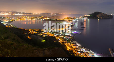 Vista della baia e Capo Miseno Bacoli Foto Stock