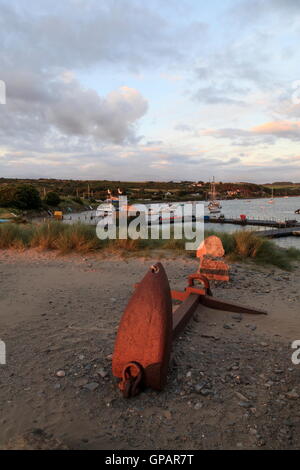 Vecchia ancora sepolto nella sabbia al patch, Gwbert sul mare Foto Stock