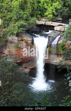 Haew suwat cascata in kao yai national park thailandia Foto Stock