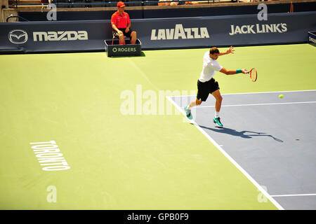 Grigor Dimitrov giocando al 2016 Roger Cup torneo di tennis a Toronto. Foto Stock