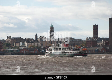 Traghetto per attraversare il Mersey, Liverpool. Foto Stock