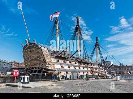 Vista posteriore della HMS Victory a Portsmouth Historic Dockyard Portsmouth Inghilterra Foto Stock