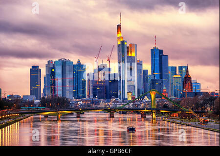 Sullo skyline di Francoforte sul Meno, Germania Foto Stock