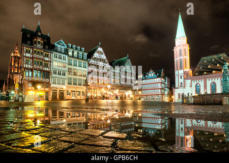 Città vecchia di Francoforte sul Meno di notte, Germania Foto Stock