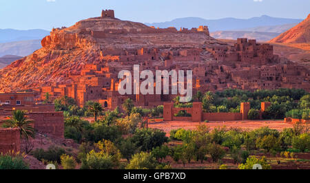 Kasbah Ait Benhaddou, Marocco, incandescente in serata sun Foto Stock