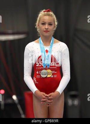 Il Galles Maisie Methuen vince in argento le ragazze singoli a tutto tondo evento durante la ginnastica il giorno tre del 2016 Giochi scuola presso Luniversita di Loughborough. Stampa foto di associazione. Picture Data: Sabato 3 settembre, 2016. Foto Stock