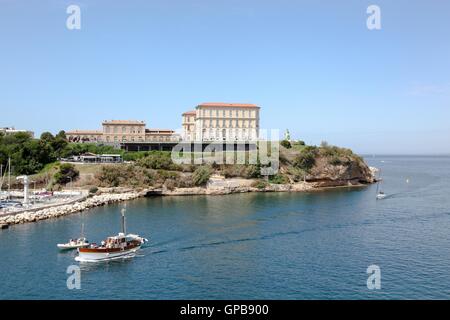 Vista Palace du Pharo da Fort Saint-Jean a Marsiglia, Francia Foto Stock