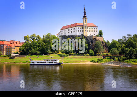 Tetschen castello affacciato sul fiume Elba, Decin, Repubblica Ceca Foto Stock