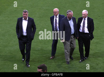 (Da sinistra a destra) Inghilterra Manager Sam Allardyce, Southampton Executive Director of Football Les Reed, Incoming Chairman of the fa Greg Clarke e Chairman of the Football League Ian Lenagan durante una passeggiata alla City Arena di Trnava. PREMERE ASSOCIAZIONE foto. Data foto: Sabato 3 settembre 2016. Vedi la storia della Pennsylvania Soccer Inghilterra. Il credito fotografico deve essere: Nick Potts/PA Wire. RESTRIZIONI: L'uso è soggetto a restrizioni fa. Solo per uso editoriale. Uso commerciale solo con previo consenso scritto del fa. Nessuna modifica tranne il ritaglio. Chiamare il numero +44 (0)1158 447447 o visitare il sito www.paphotos.com/info/ per la limitazione completa Foto Stock