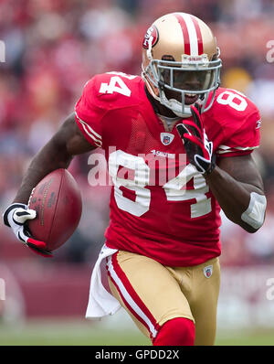 Ottobre 11, 2009; San Francisco, CA, Stati Uniti d'America; San Francisco 49ers wide receiver Josh Morgan (84) dopo una ricezione passa nel secondo trimestre contro i falchi di Atlanta a Candlestick Park. Atlanta ha vinto 45-10. Foto Stock