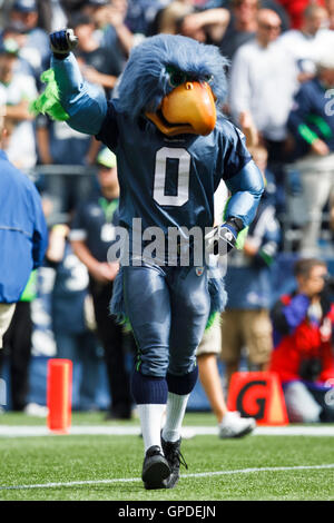 Settembre 12, 2010; Seattle, WA, Stati Uniti d'America; i Seattle Seahawks mascot in campo prima della partita contro la San Francisco 49ers a Qwest Field. seattle sconfitto san francisco 31-6. Foto Stock