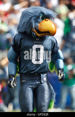 Settembre 12, 2010; Seattle, WA, Stati Uniti d'America; i Seattle Seahawks mascot in campo prima della partita contro la San Francisco 49ers a Qwest Field. seattle sconfitto san francisco 31-6. Foto Stock