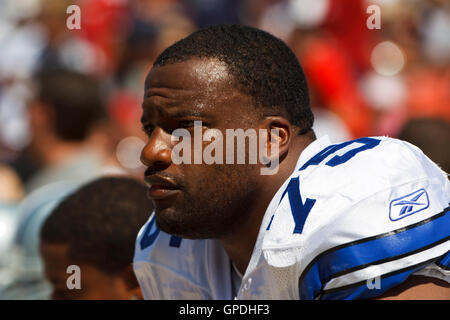 Settembre 18, 2011; San Francisco, CA, Stati Uniti d'America; Dallas Cowboys guard Derrick Dockery (75) sugli spalti durante il primo trimestre contro il San Francisco 49ers a Candlestick Park. Dallas sconfitto San Francisco in 27-24 ore di lavoro straordinario. Foto Stock