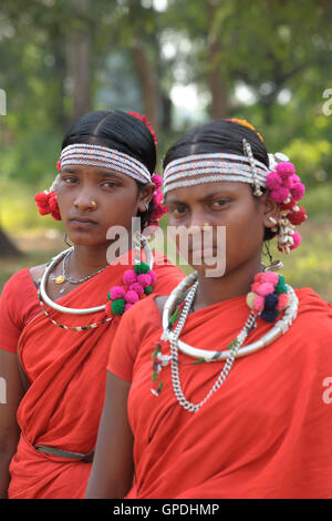 Muria adivasi tribù tribale donna danza ballerina, Jagdalpur, Bastar, Chhattisgarh, India, Asia Foto Stock