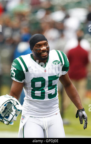 25 settembre 2011; Oakland, CA, Stati Uniti; il wide receiver dei New York Jets Derrick Mason (85) si scalda prima della partita contro gli Oakland Raiders all'O.co Coliseum. Oakland sconfisse New York 34-24. Foto Stock