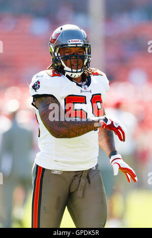 Ott 9, 2011; San Francisco, CA, Stati Uniti d'America; Tampa Bay Buccaneers middle linebacker Mason Foster (59) si riscalda prima della partita contro la San Francisco 49ers a Candlestick Park. San Francisco ha sconfitto Tampa Bay 48-3. Foto Stock