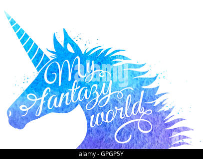 Silhouette di un unicorno con iscrizione 'My fantasy world". Acquerello blu sullo sfondo. Foto Stock