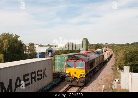 Regno Unito il trasporto ferroviario di merci i treni che passavano i contenitori Foto Stock