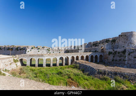 La fortezza veneziana in Methoni contro un cielo blu nel Peloponneso, Messinia, Grecia Foto Stock