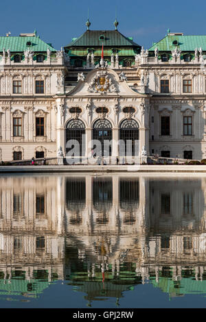 Belvedere superiore palace la riflessione di Vienna in Austria Foto Stock