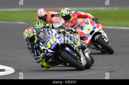 Yamaha Valentino Rossi durante il 2016 Octo Gran Premio di Gran Bretagna a Silverstone, Northamptonshire. Foto Stock