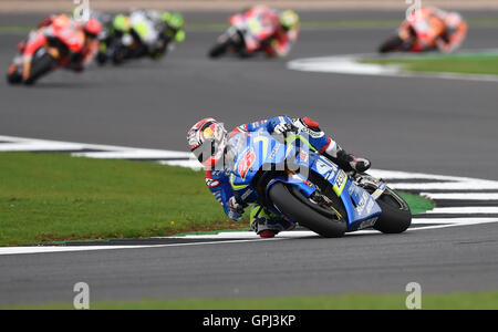 La Suzuki MAVERICK VINALES sul suo modo di vincere il 2016 Octo Gran Premio di Gran Bretagna a Silverstone, Northamptonshire. Foto Stock