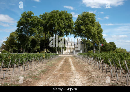 Pauillac Bordeaux Francia - La storica Chateau Pichon Longueville Comtesse de Lalande situato lungo la strada dei vini di Pauillac Foto Stock