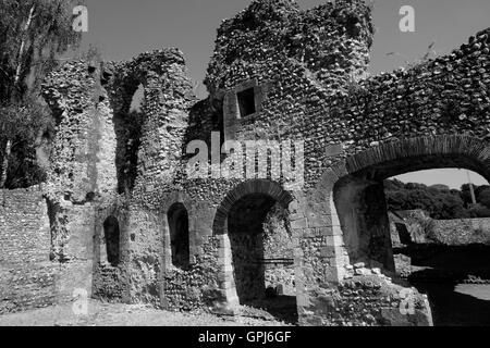 WOLVESLEY CASTELLO. WOODMAN'S GATE porte che conducono al panettiere di camere. (Bianco e nero) Foto Stock