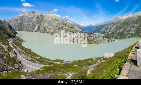 Panorama di Grimselsee, un bacino idroelettrico del Lago nelle alpi svizzere, azionato da KWO. Oberhasli svizzera. Foto Stock