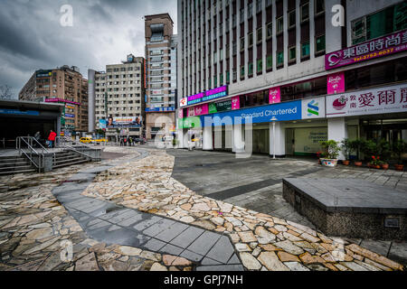 Edifici vicino Zhongxiao Dunhua, in Taipei, Taiwan. Foto Stock