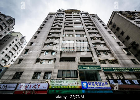 Edifici vicino Zhongxiao Dunhua, in Taipei, Taiwan. Foto Stock