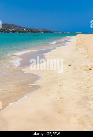 Punda esotica spiaggia con Elafonisos island in distanza in Laconia, Peloponneso, Grecia Foto Stock