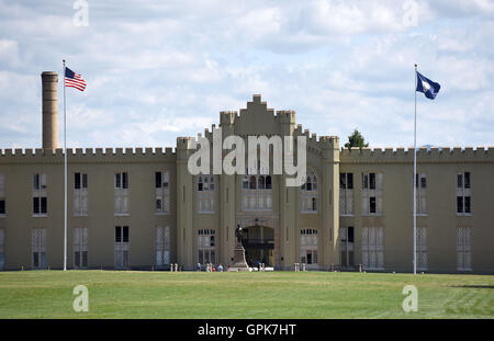 Lexington, Stati Uniti d'America. 3 Sep, 2016. La gente visita il Virginia Military Institute (VMI) in Lexington, Stati Uniti, Sett. 3, 2016. VMI è uno stato-supported military college, una delle più antiche istituzioni del genere NEGLI STATI UNITI Con un sacco di allievi compreso George Marshall, VMI è stato chiamato il punto ad ovest del sud". © Yin Bogu/Xinhua/Alamy Live News Foto Stock