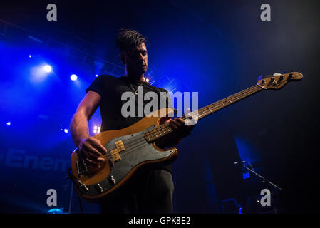 Londra REGNO UNITO. Il 3 settembre 2016. Il nemico eseguire presso l'O2 Forum Kentish Town per la Tour d'addio. Inglese indie rock band formata a Coventry in 2006. Credito: Alberto Pezzali/Alamy Live News Foto Stock