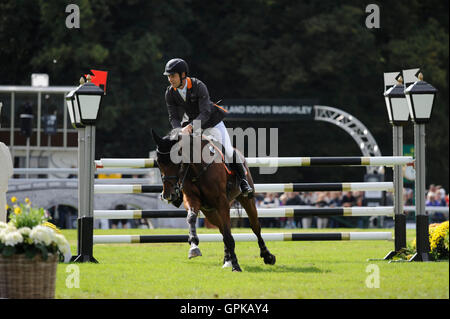 Stamford, Regno Unito. Il 4 settembre 2016. Christopher Burton (AUS) riding Nobilis 18 durante la fase di salto il giorno 4 del 2016 Land Rover Burghley Horse Trials, Stamford, Regno Unito. Credito: Jonathan Clarke/Alamy Live News Foto Stock