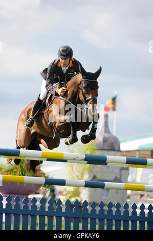 Stamford, Regno Unito. Il 4 settembre 2016. Christopher Burton (AUS) riding Nobilis 18 durante la fase di salto il giorno 4 del 2016 Land Rover Burghley Horse Trials, Stamford, Regno Unito. Credito: Jonathan Clarke/Alamy Live News Foto Stock