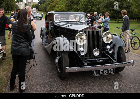 Windsor, Regno Unito. Il 4 settembre, 2016. Un fantoccio 1933 2 prende parte al Grand partono dal Castello di Windsor il giorno finale del 2016 Concours di eleganza. Il Grand partono dispone di sessanta delle vetture più rari nel mondo. Credito: Mark Kerrison/Alamy Live News Foto Stock