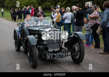 Windsor, Regno Unito. Il 4 settembre, 2016. Una Frazer Nash TT Replica prende parte al Grand partono dal Castello di Windsor il giorno finale del 2016 Concours di eleganza. Il Grand partono dispone di sessanta delle vetture più rari nel mondo. Credito: Mark Kerrison/Alamy Live News Foto Stock