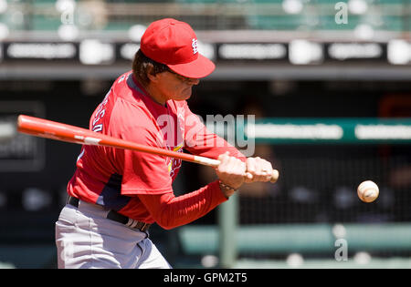 Aprile 25, 2010; San Francisco, CA, Stati Uniti d'America; ST. Louis Cardinals manager tony la russa (10) prima che la partita contro i San Francisco Giants di at&t park. st. louis sconfitto san francisco 2-0. Foto Stock