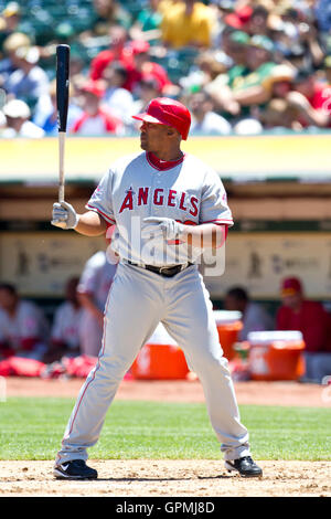 Luglio 11, 2010; Oakland, CA, Stati Uniti d'America; los angeles angeli diritto fielder cory aldridge (22) a bat contro Oakland atletica durante il secondo inning a Oakland-alameda county coliseum. oakland sconfitto los angeles 5-2. Foto Stock