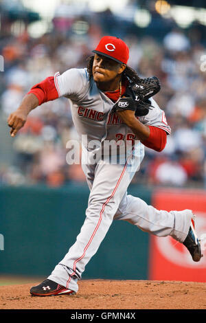 Agosto 23, 2010; San Francisco, CA, Stati Uniti d'America; Cincinnati Reds a partire lanciatore Edinson Volquez (36) passi contro i San Francisco Giants durante il primo inning di AT&T Park. Foto Stock