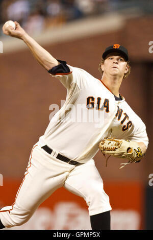 Settembre 15, 2010; San Francisco, CA, Stati Uniti d'America; San Francisco Giants a partire lanciatore Matt Caino (18) passi contro il Los Angeles Dodgers durante il terzo inning di AT&T Park. San Francisco ha sconfitto Los Angeles 2-1. Foto Stock
