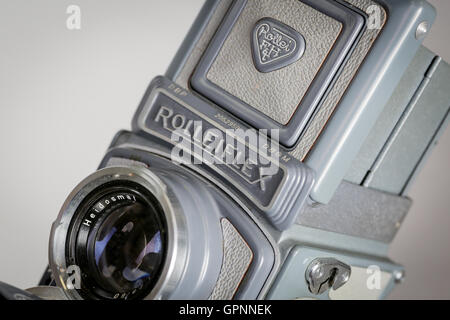 Un grigio 'baby' Rolleiflex doppia lente della fotocamera utilizzando 127 pellicole in rotoli. La qualità elevata di una macchina fotografica realizzata in Germania,ora piuttosto raro da trovare Foto Stock