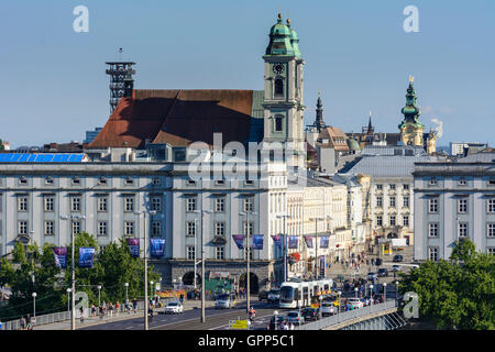 Ponte Nibelungenbrücke, Alter Dom (vecchia cattedrale), vista Hauptplatz (piazza principale) in Linz, , Oberösterreich, Austria superiore, un Foto Stock