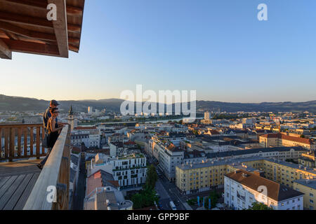 Vista dalla torre di osservazione in mostra 'Höhenrausch 2016' per il Danubio in Linz, , Oberösterreich, Austria superiore, Austria Foto Stock