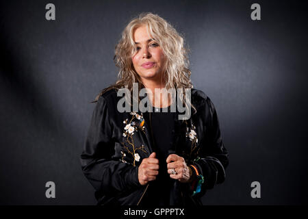 Brix Smith-Start, il cantante, chitarrista e presentatore televisivo, meglio conosciuto per essere un membro del post-punk band la caduta, all'Edinburgh International Book Festival. Edimburgo, Scozia. 20 Agosto 2016 Foto Stock